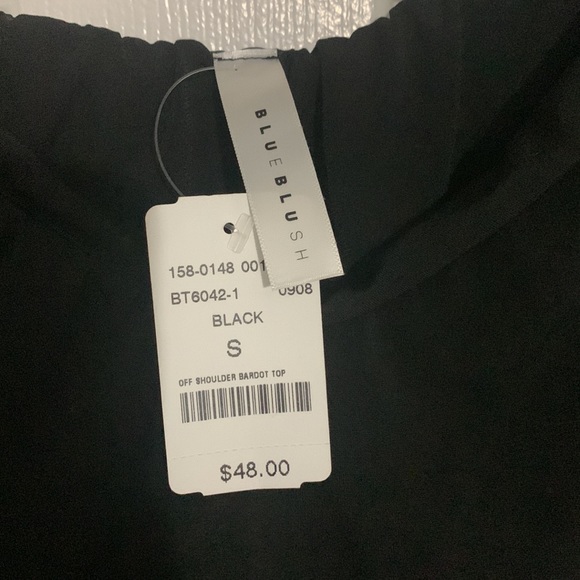 Off shoulder going out crop top - Picture 3 of 3